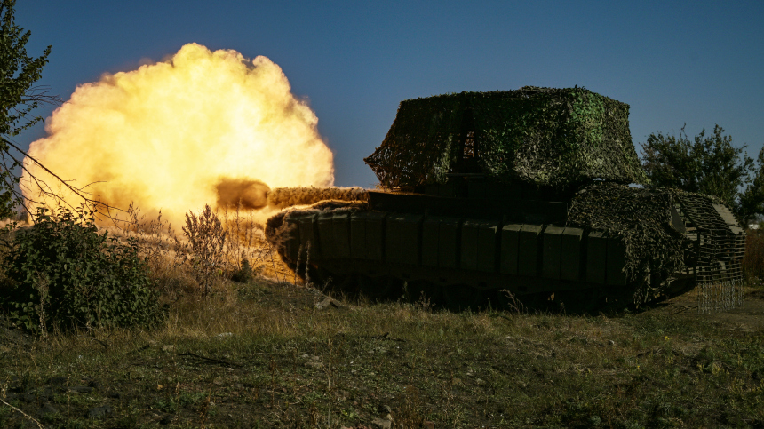 Т-80БВМ уничтожил опорный пункт ВСУ. Лучшее видео из зоны СВО