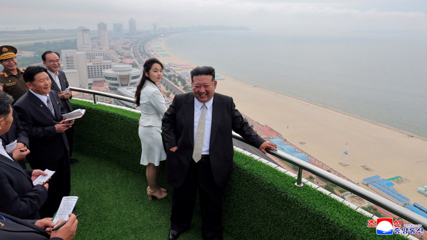 Ким Чен Ын посетил открытие Вонсан-Кальмаской туристической зоны в КНДР