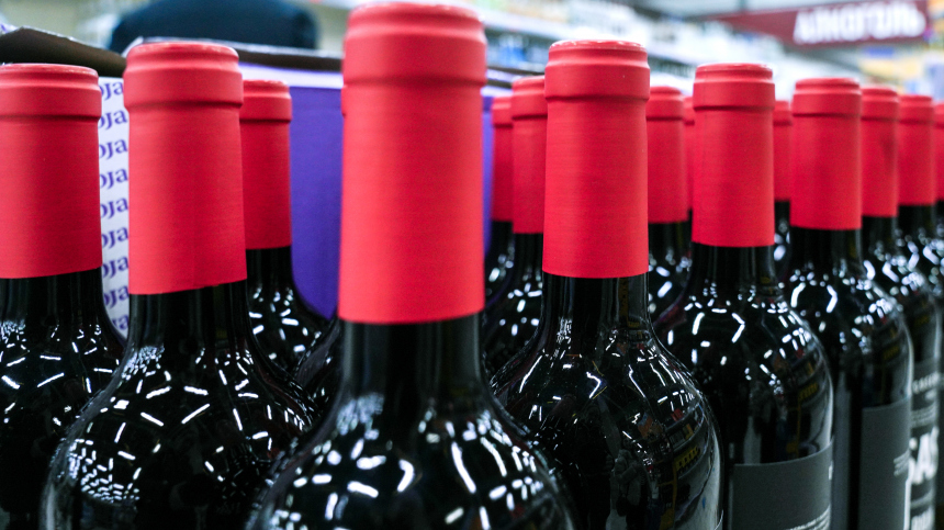 С доставкой на дом: в РФ могут разрешить онлайн-продажу вина