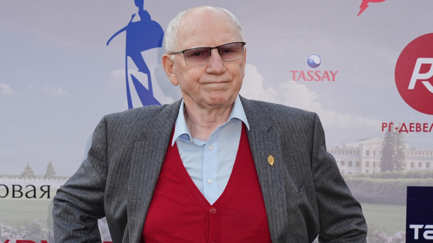 Хожу в халате: Валерий Баринов поделился, как коротает одинокие вечера