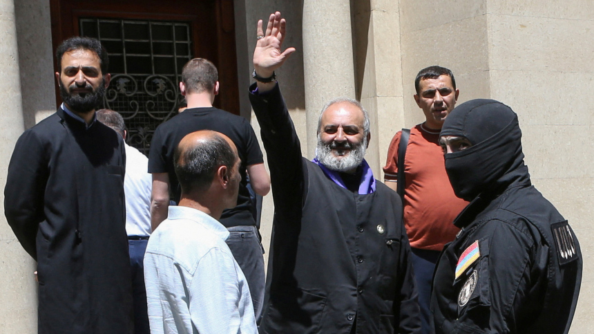 В Армении арестовали священника по обвинению в попытке переворота