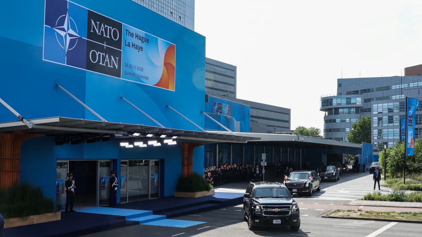 Папочка Трамп и НАТОвская деревня: что пишут западные СМИ о саммите в Гааге