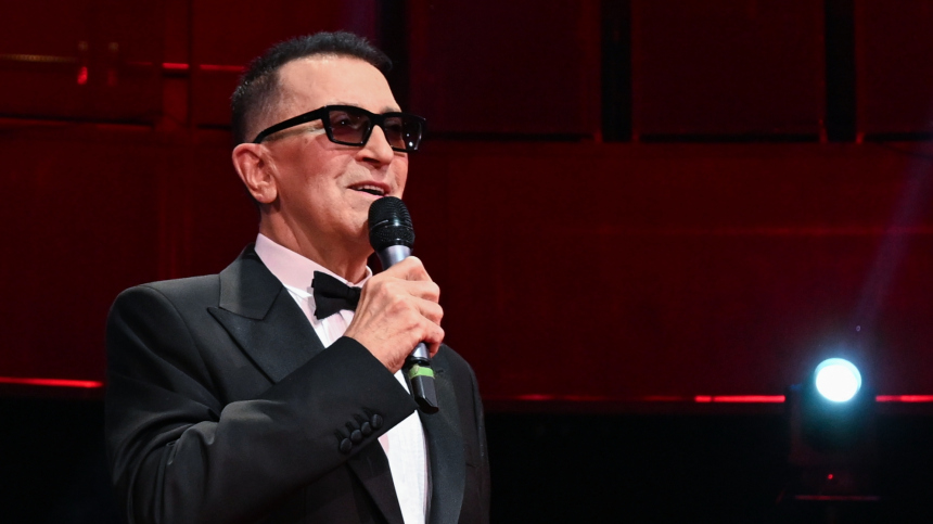 В шоу-бизнес не хотят: Александр Буйнов посетил выпускной своих внучек