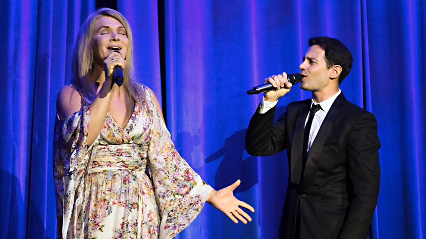 Вику можно только пожалеть: в чем подписчики заподозрили Антона Макарского