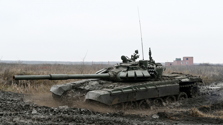 Экипаж танка Т-72Б3М уничтожил пункт управления дронами ВСУ. Лучшее видео из зоны СВО
