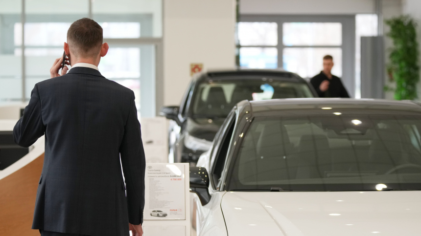 Недобросовестные автодилеры оставили без денег и машин порядка 40 клиентов