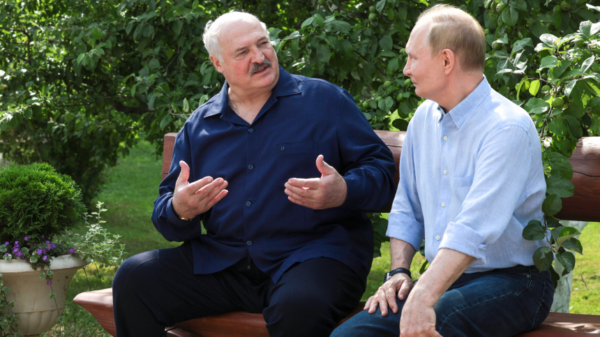 Лукашенко: Украина должна проситься за стол переговоров с Россией