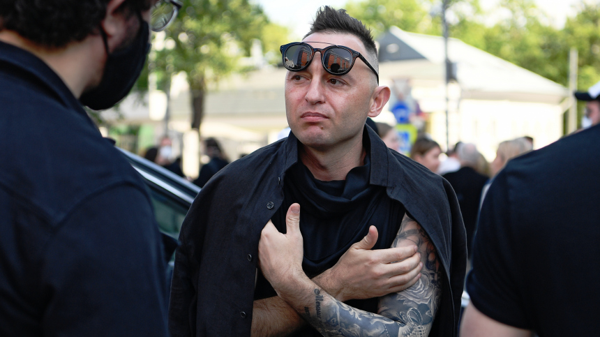 Встаю и ухожу: Рома Зверь объяснил свою нелюбовь к театру