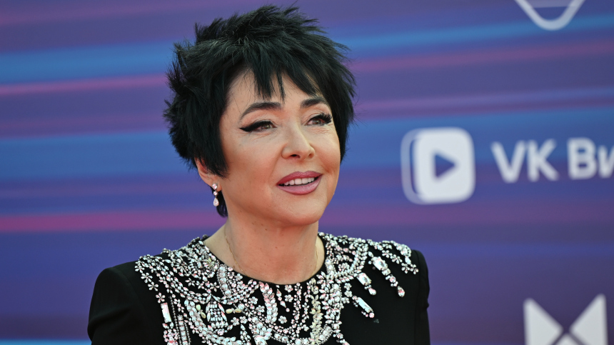 «Я хорошо помню нищету»: Лолита рассказала об отношении к деньгам