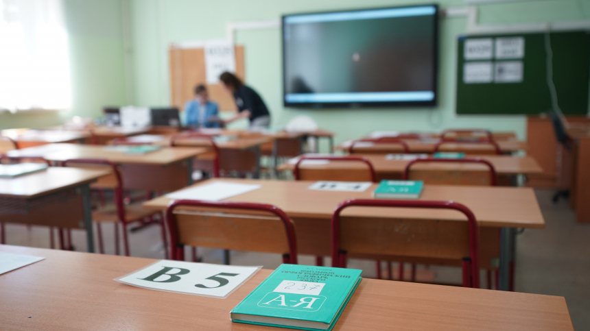 Учителей перестанут увольнять за фото в купальниках