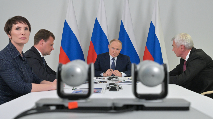 Путин обсудил в Магадане план развития города