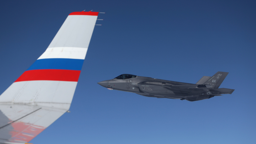 Борт Путина по пути с Аляски сопровождали американские истребители F-35