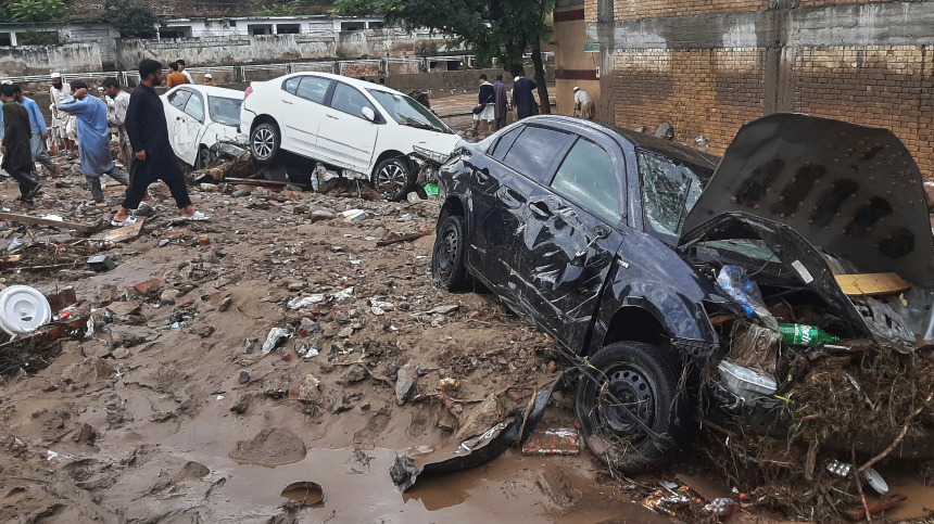 Число погибших в результате наводнений в Пакистане превысило 300 человек