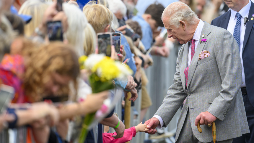 Здоровье больного раком Карла III резко ухудшилось: Он очень слаб