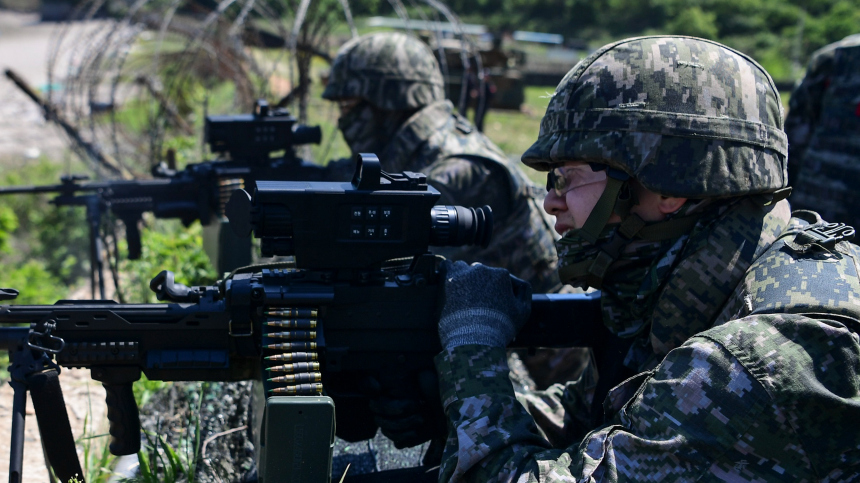 Южнокорейские военные произвели более десяти выстрелов по военным КНДР