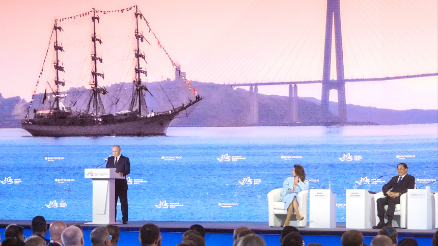 Россия должна стать экономикой высоких зарплат: итоги ВЭФ-2025