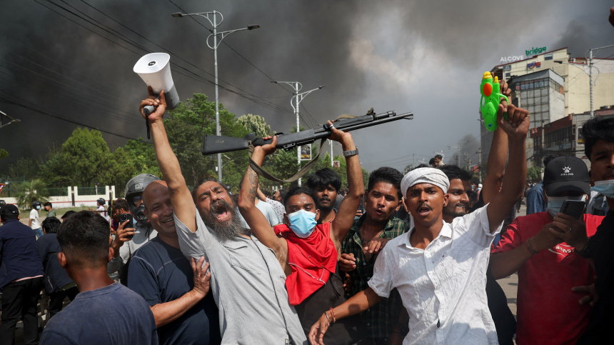 Протестующие в Непале подожгли здание парламента и резиденцию премьер-министра