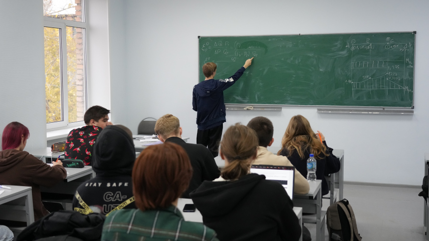 Школе в Донецке присвоят имена ефрейтора Коковина и рядового Глосса