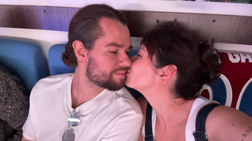 Влюбилась, как девчонка: Ида Галич поделилась фото с женихом из личного архива