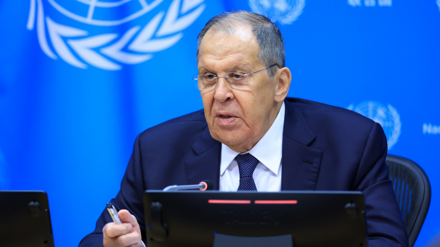 Хвостатая охрана: Лаврова на пресс-конференции в ОНН сопроводила овчарка