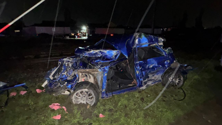 Человек погиб при столкновении автомобиля с пассажирским поездом в Дагестане