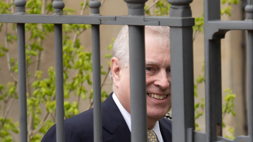 Принцу Эндрю запретили посещать королевские мероприятия