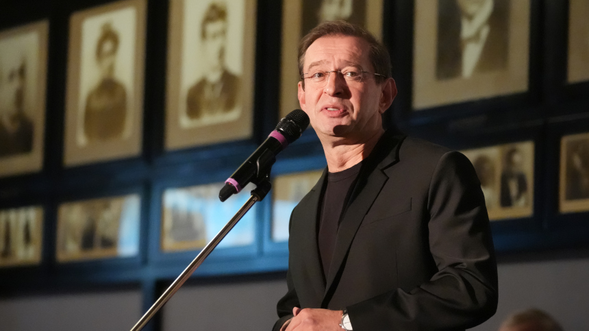 Он был разным: Константин Хабенский рассказал об Олеге Табакове