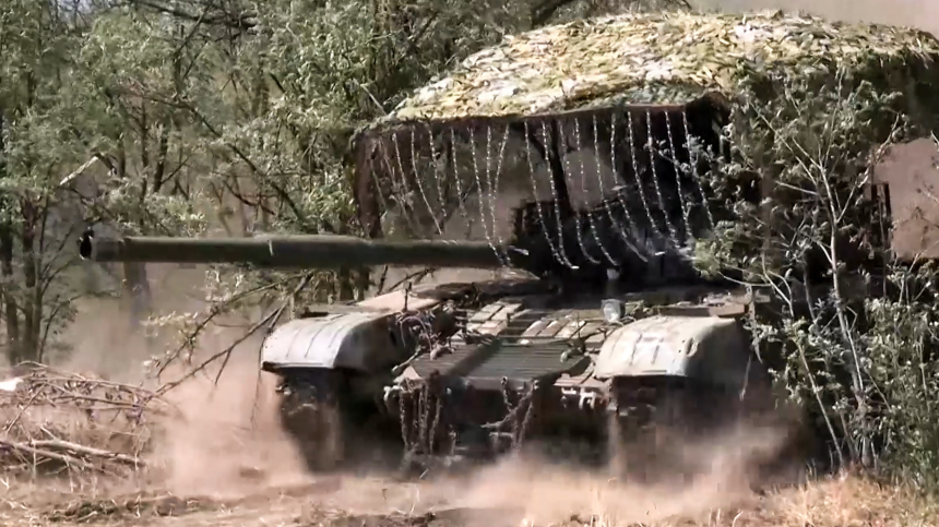 Танки Т-72Б3М нанесли удар по боевикам ВСУ. Лучшее видео из зоны СВО
