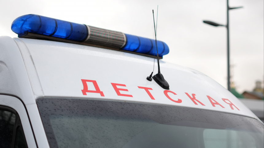 В Татарстане пятилетняя девочка выбросила из окна младенца