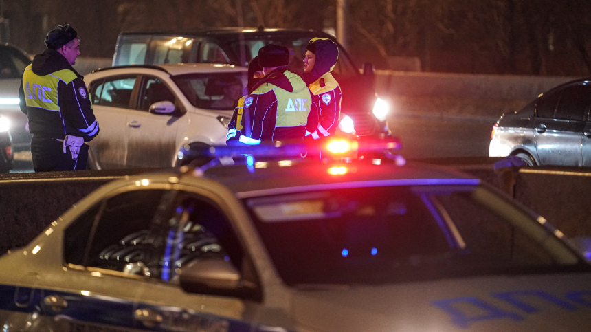 В Краснодарском крае автомобиль въехал в толпу людей