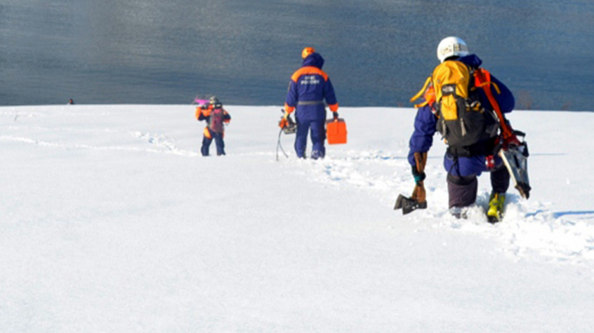Спасатели нашли мужчину, попавшего под снежную лавину на Камчатке