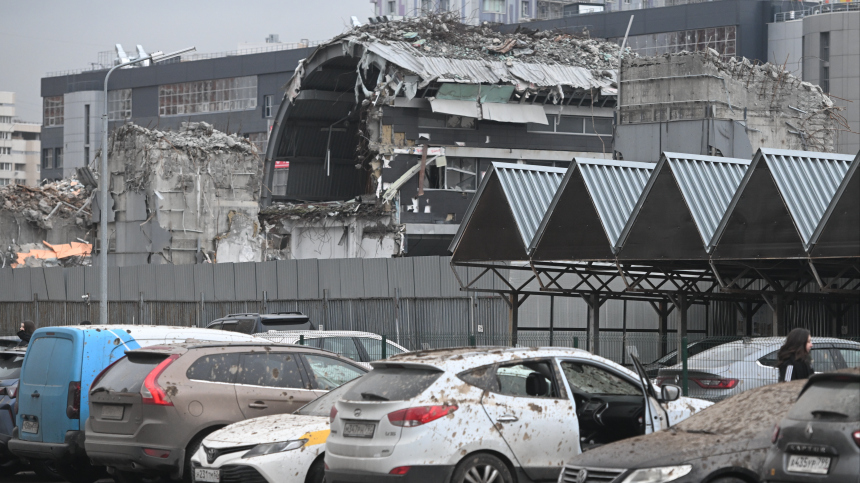 Три человека пострадали при обрушении горнолыжного комплекса в Красногорске