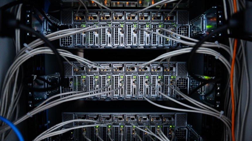 Путин: независимые нейросети помогут сохранить данные пользователей внутри РФ