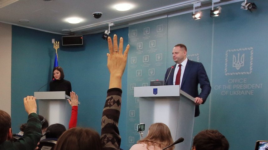 Протестующие в Киеве требуют отставки и ареста Ермака