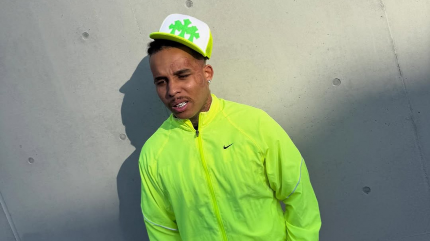 Французский рэпер похитил фаната и сжег его одежду за просьбу сделать селфи