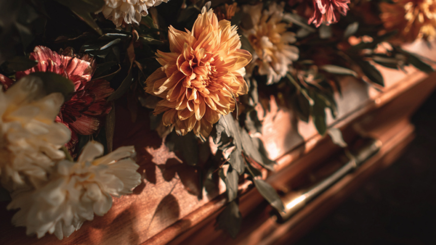 Женщина в Таиланде внезапно очнулась в гробу за несколько минут до кремации