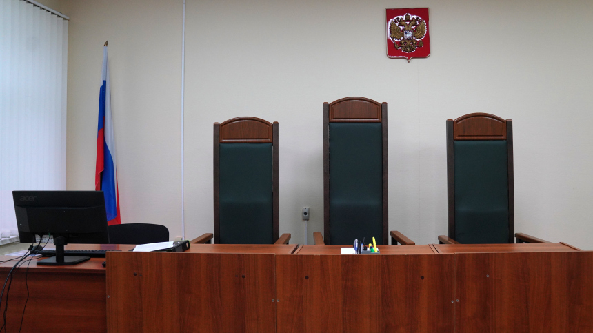 Охотница на вампиров: россиянка явилась в суд с осиновым колом