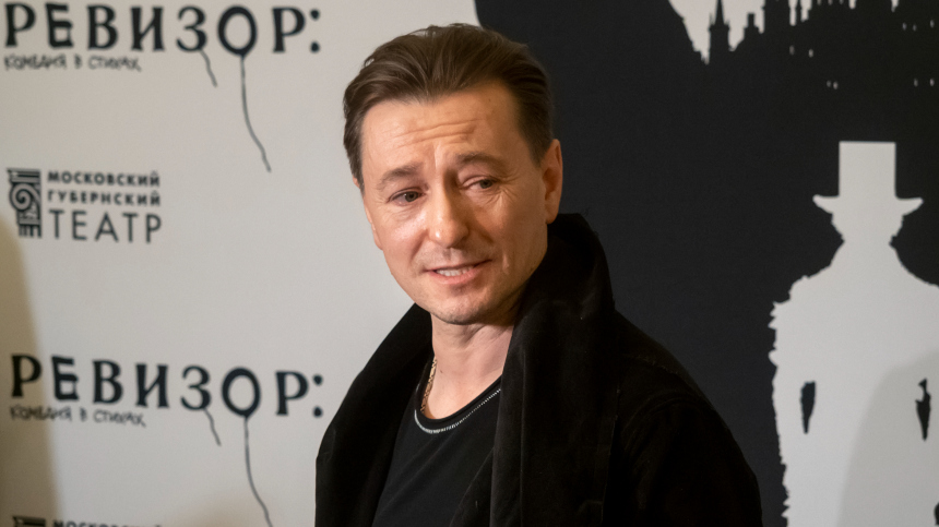 Это все  звенья одной цепи: Безруков про иск из-за продажи масок с его лицом