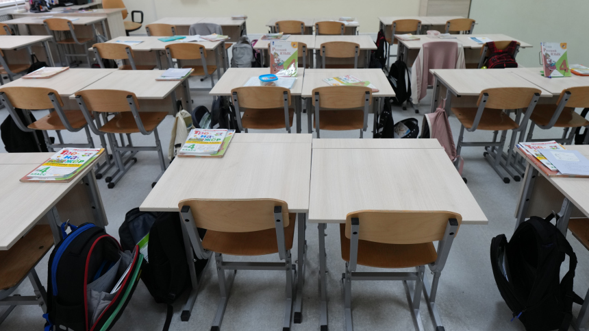 Целился в педагога: во Владивостоке школьник распылил газ из аэрозольного пистолета