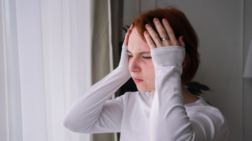 Голова не при чем: врач-невролог назвал скрытую причину мигрени