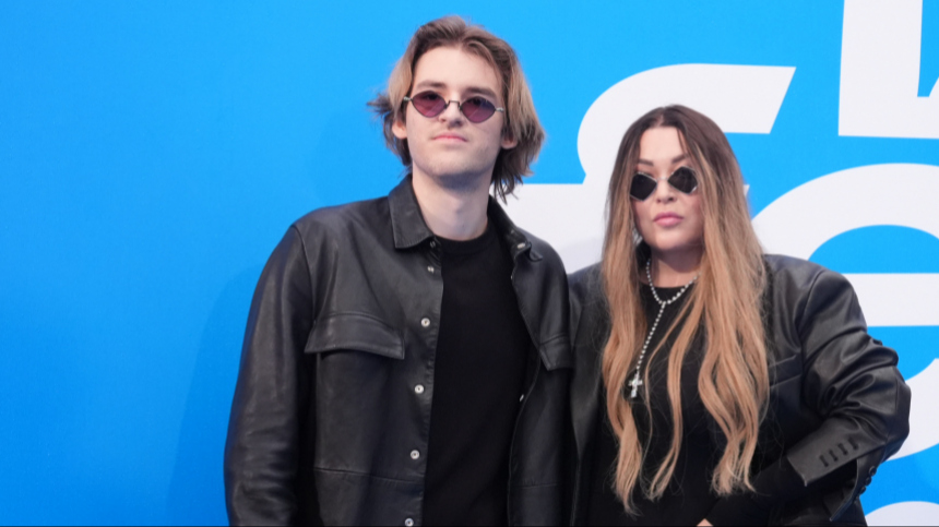 Она не хотела, чтобы я шел: Ирина Дубцова отговаривала сына идти в артисты