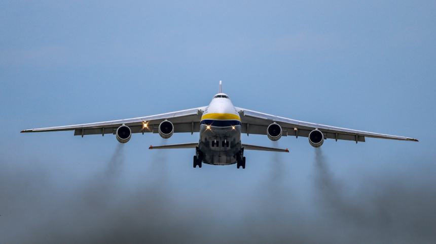 Украинский Ан-124 забрал в Израиле американские военные грузовики и улетел в ОАЭ