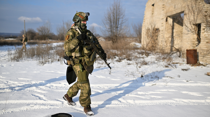 Путин поручил обеспечить российские войска в зоне СВО зимним обмундированием