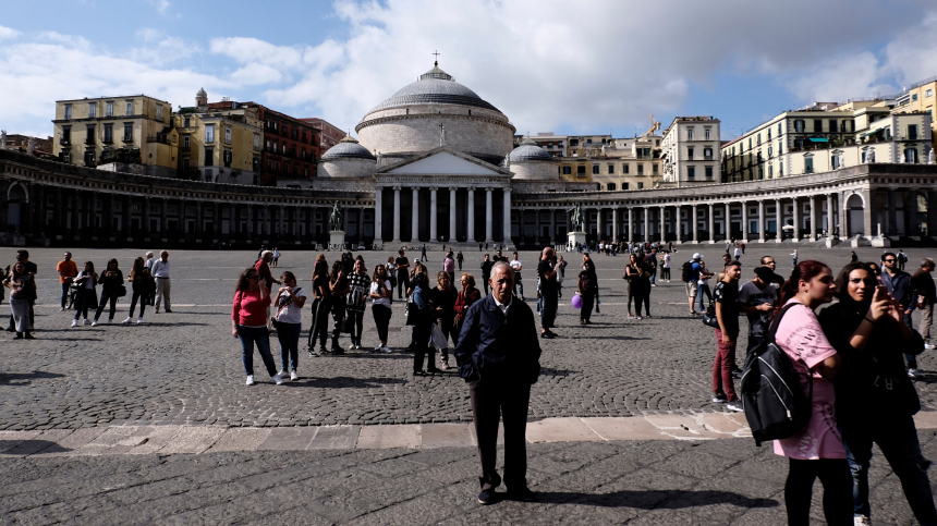 Запретная зона: жители Неаполя ополчились на туристов