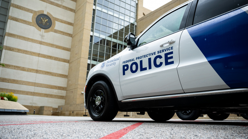 Мэр американского города потребовал убрать с дороги радужный* пешеходный переход