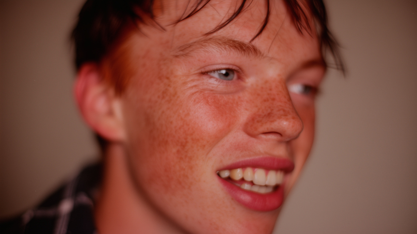 Губы, глаза, голова: почему у людей появляются тики