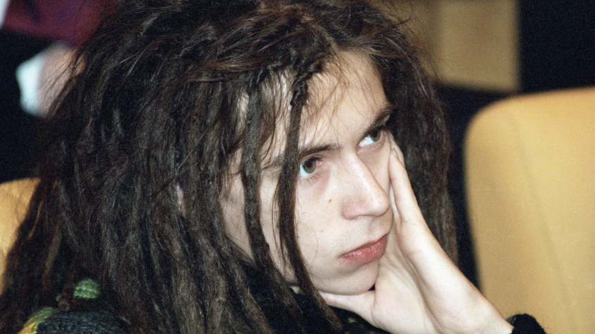 Живет с бабушкой и дедушкой: сын Децла признался, что не готов к браку