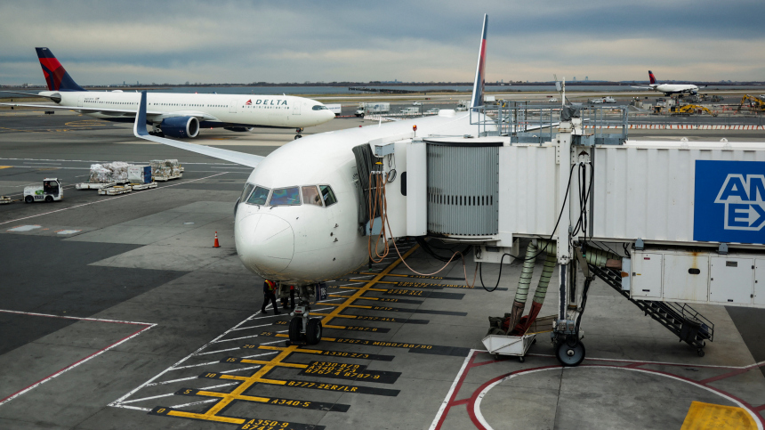 Из США депортировали почти 50 граждан Ирана и России