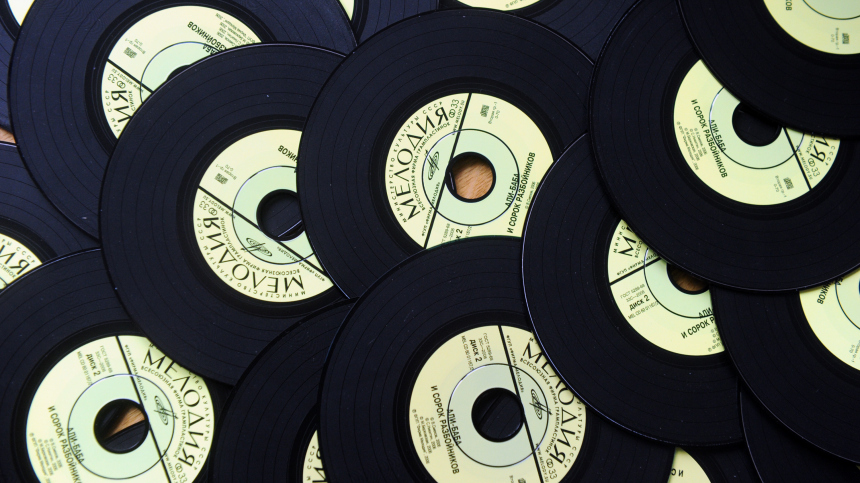 Фирма Мелодия возобновила выпуск виниловых пластинок