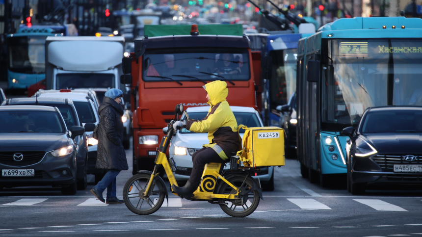 Путин поручил представить предложения по урегулированию движения курьеров